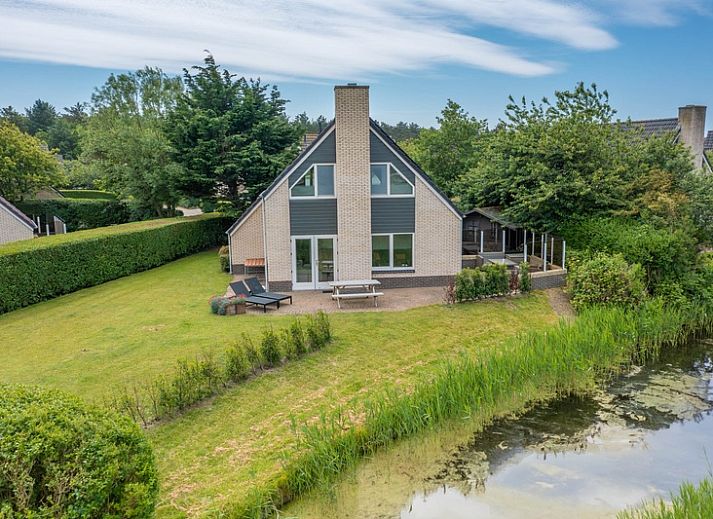 Vakantiehuis Kamperfoelie 71 in De Koog op Texel met ruime tuin en vijverzicht.