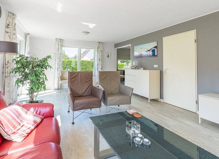 Vakantiehuis Kamperfoelie 77 in De Koog, Texel met zonnige tuin en terras