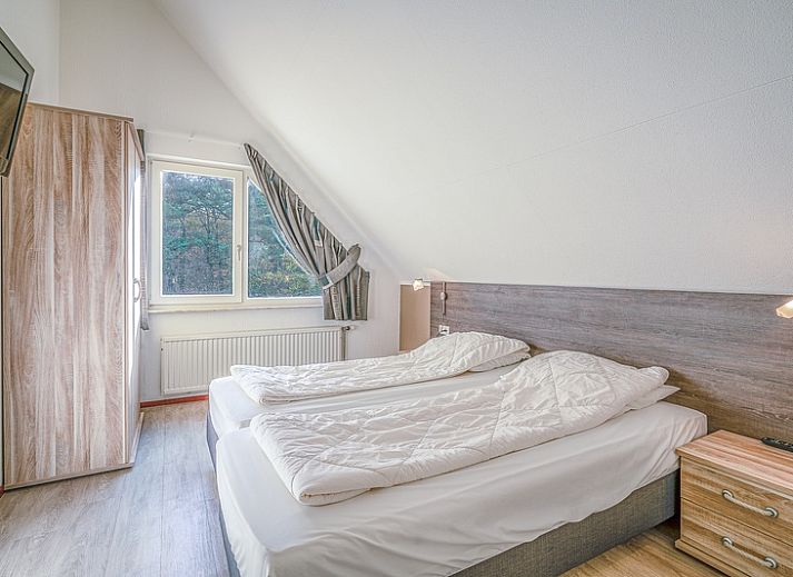 Gezellige woonkamer van Vakantiehuis Kamperfoelie 31 in De Koog, Texel met comfortabele zithoek en moderne inrichting.