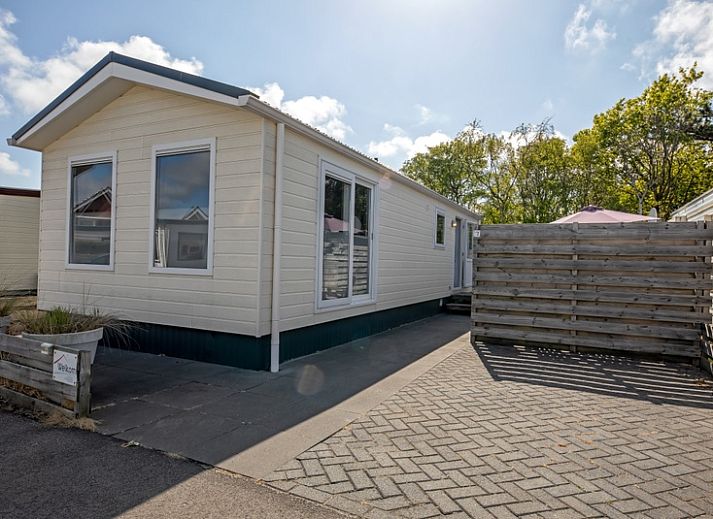 Chalet Bregkoog 7 in De Koog, Texel met zonnig terras en moderne uitstraling.