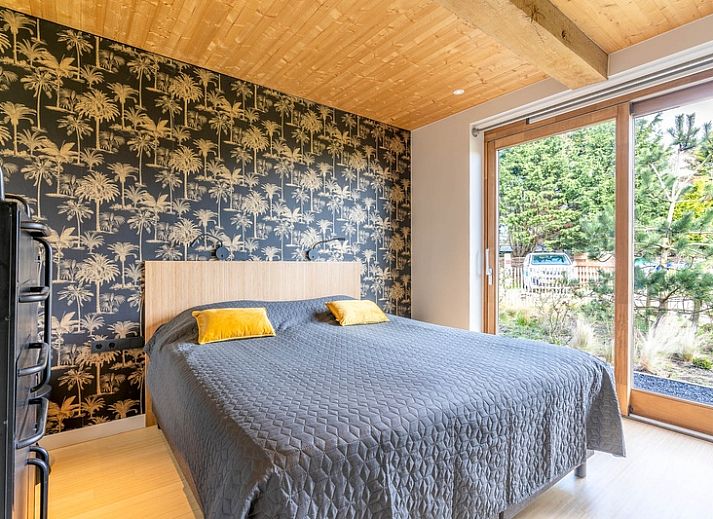 Modern open kitchen and living room in Villa 181 with Hot tub, De Koog, Texel, ideal for a relaxing stay on the Wadden Islands.