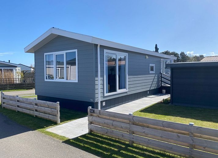 Chaletpark Bregkoog - Chalet Bregkoog 94 in De Koog, Texel. Modernes Ferienhaus mit sonniger Veranda und gruener Umgebung.