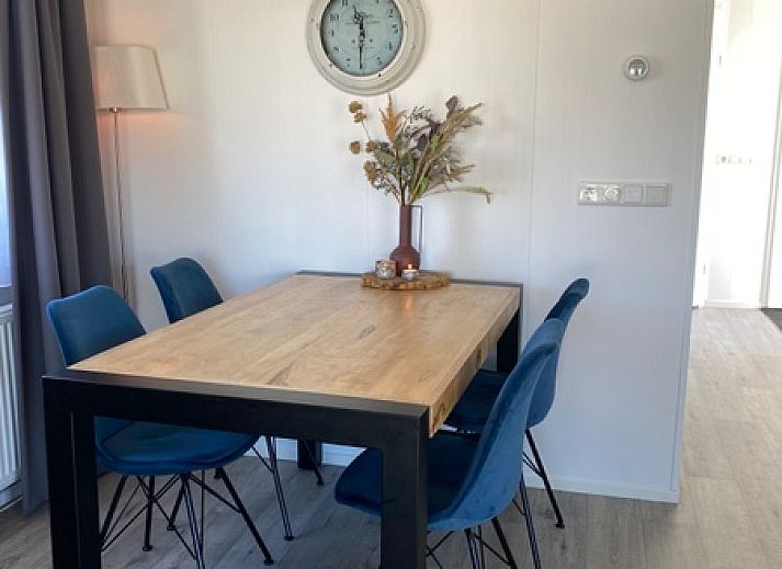 Chaletpark Bregkoog - Chalet Bregkoog 94 in De Koog, Texel. Modernes Ferienhaus mit sonniger Veranda und gruener Umgebung.