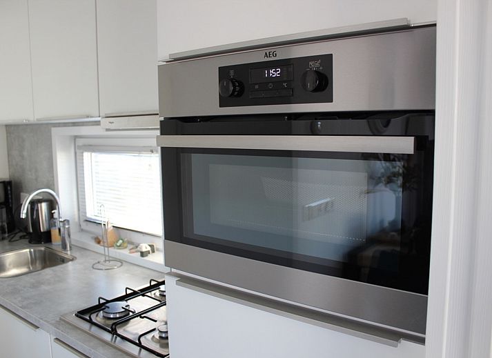 Chalet Bregkoog 94 auf Texel. Ferienhaus mit grossem Aussenbereich und Blick auf den Park in De Koog, Wadden Islands.