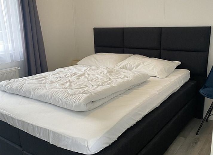 Chalet Bregkoog 94 auf Texel. Ferienhaus mit grossem Aussenbereich und Blick auf den Park in De Koog, Wadden Islands.