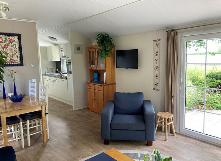 Gezellige slaapkamer in Zonrijk op Elsrijk, een vakantiehuis in De Koog, Texel, met comfortabel tweepersoonsbed en serene inrichting.