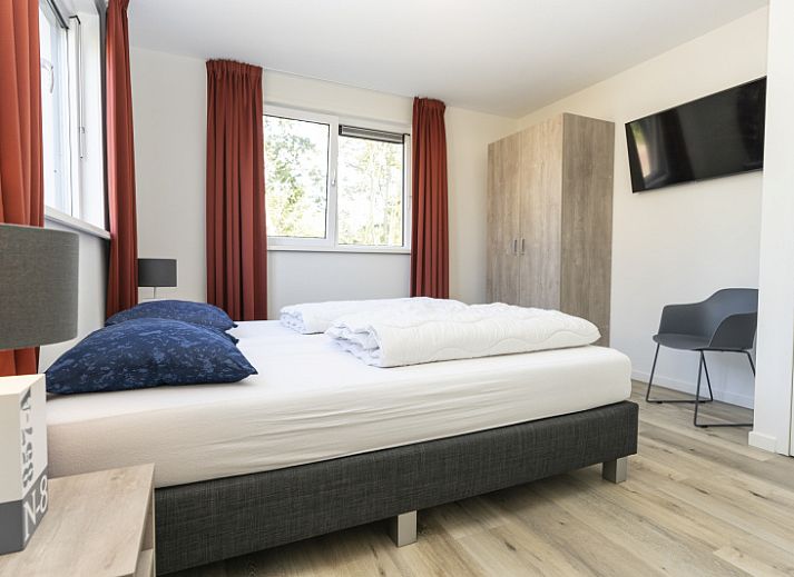 Villa 21 in De Koog, Texel, een luxe vakantiehuis met zonnig terras en moderne architectuur.