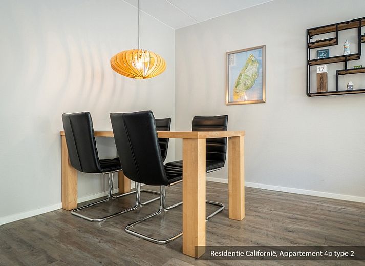 Geniet van het zonnige terras bij Type 2 vakantiehuis in De Koog, Texel, Waddeneilanden.