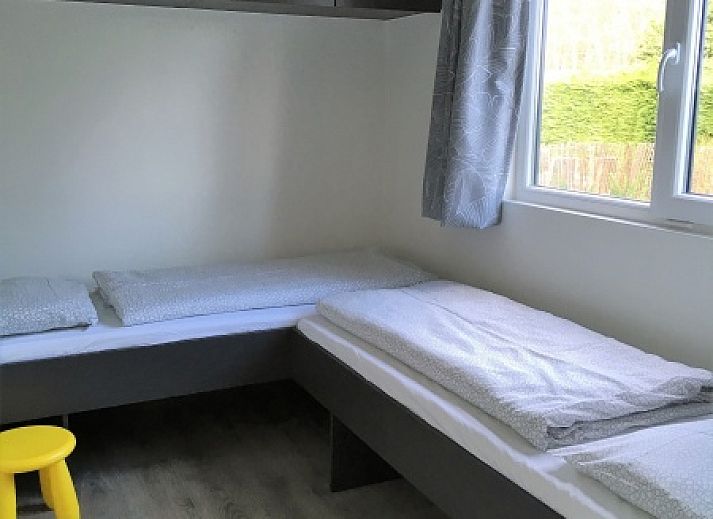 Chalet Elsrijk in De Koog, Texel: Geniet van een zonnig terras en moderne inrichting in dit vakantiehuis op de Waddeneilanden.