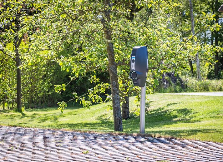 Tor zum Landhuis De Wije Blick, Ferienhaus in De Koog Texel, mit ueppiger Natur.