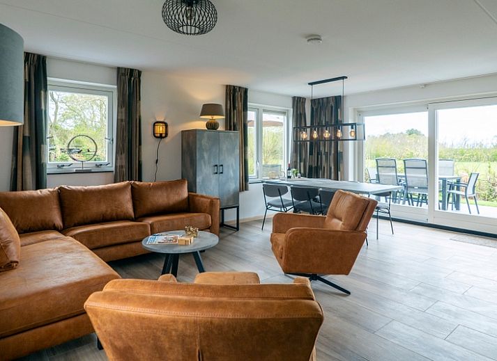 Tor zum Landhuis De Wije Blick, Ferienhaus in De Koog Texel, mit ueppiger Natur.