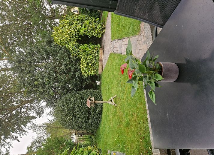 Terras van vakantiehuis Zeelucht in De Koog, Texel met comfortabele zitgelegenheid.