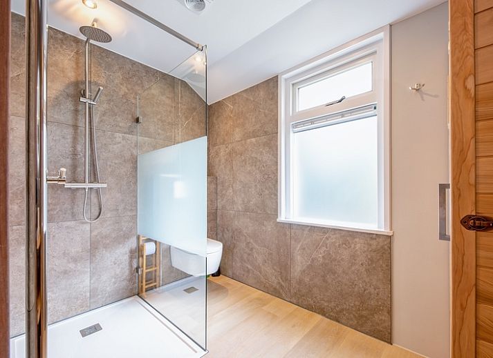 Open leefruimte met keuken en eethoek in vakantiehuis Pippa, De Koog, Texel.