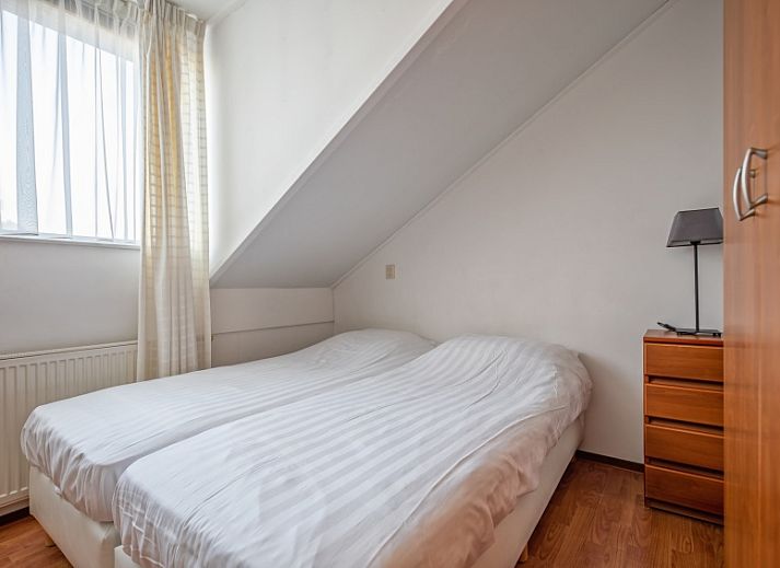 Gezellige woonkamer met veel licht bij Resort De Buteriggel - Appartement 9 in De Koog, Texel, Waddeneilanden.