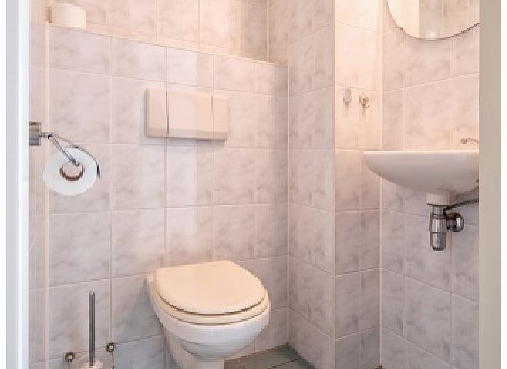 Gezellige woonkamer met veel licht bij Resort De Buteriggel - Appartement 9 in De Koog, Texel, Waddeneilanden.