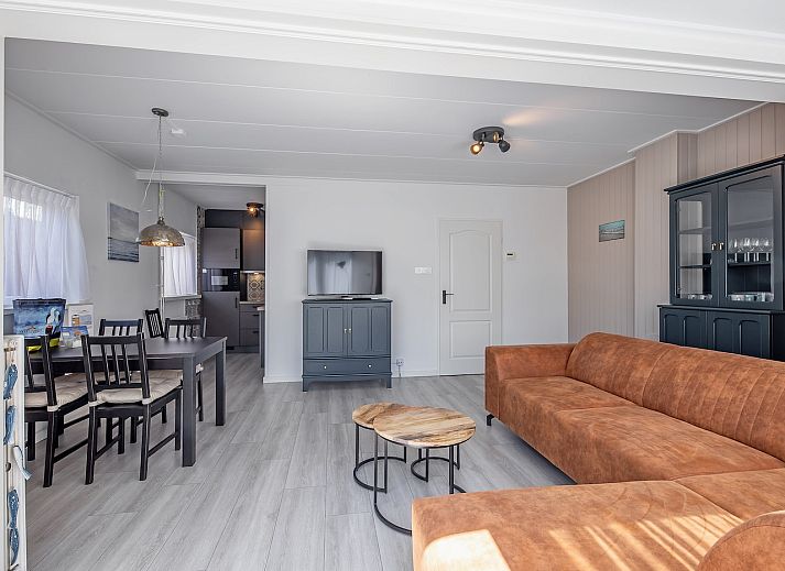 Geniet van het zonnige terras bij Strandhuys Zeester De Koog, Texel, een charmant vakantiehuis op de Waddeneilanden.