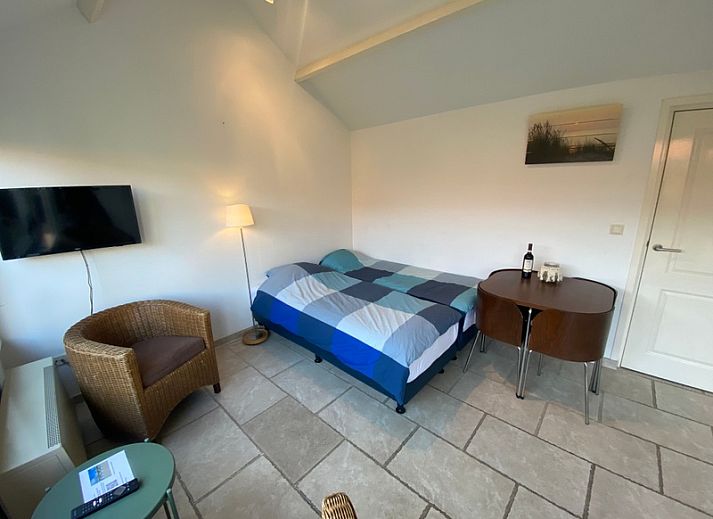 Studio Ooster - Brink 28 in De Koog, Texel, vakantiehuis met charmant terras en groene tuin.