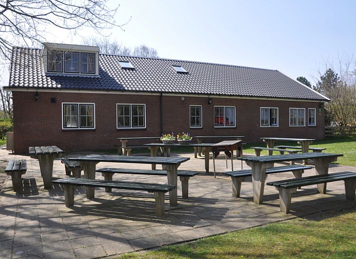 Neues Ferienhaus Vredestein in De Koog, Texel, mit gruenem Garten und laendlicher Atmosphaere.