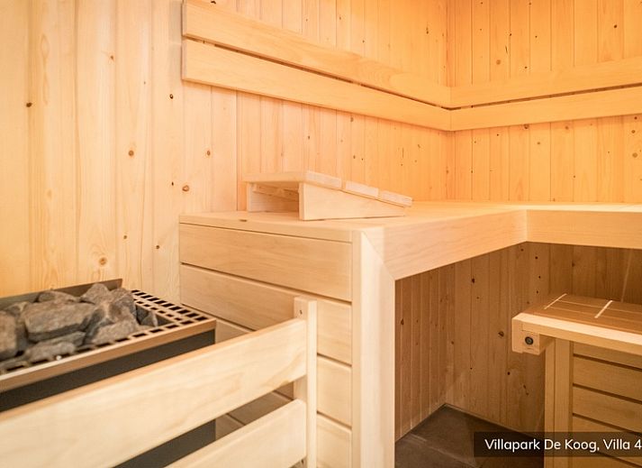 Open keuken en eetruimte in Luxe familievilla 4p, De Koog, Texel, ideaal voor gezellige familiediners.