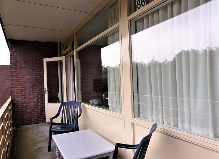 Geniet van het zonnige balkon bij 't Kerckeland - Appartement Kerckeland 86, De Koog, Texel, voor een ontspannen vakantie op de Waddeneilanden.