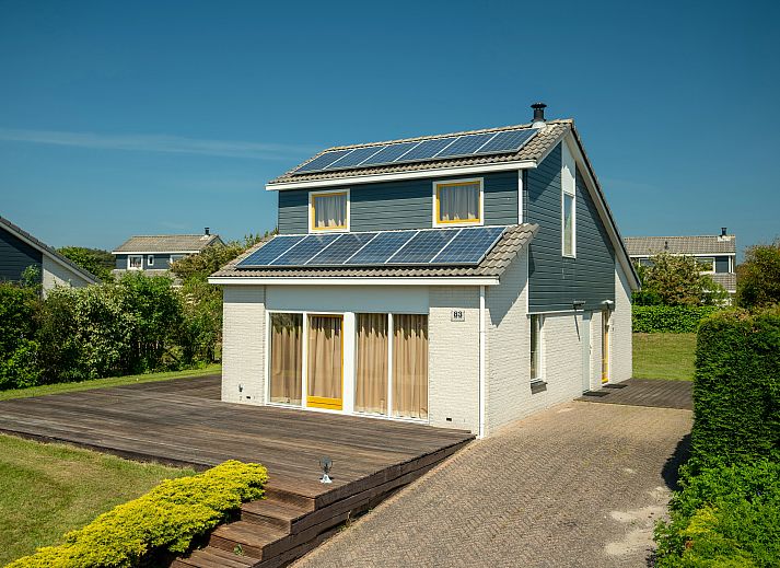 Beach Park Texel 4-Personen-Villa 4B in De Koog mit sonniger Veranda und gruener Umgebung.