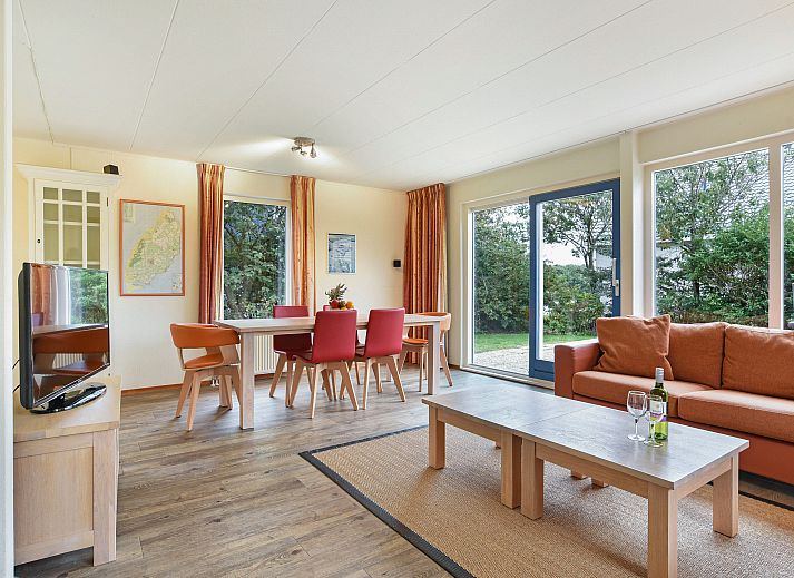 Beach Park Texel 4-Personen-Villa 4B in De Koog mit sonniger Veranda und gruener Umgebung.