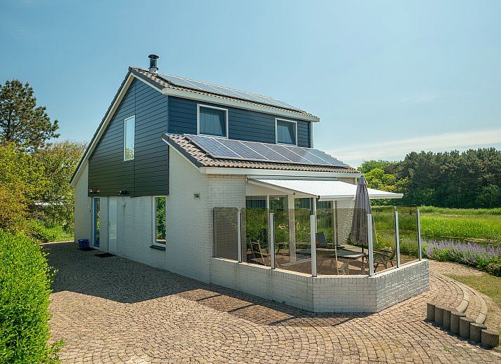 Beach Park Texel 4-persoons villa 4L1 in De Koog met zonnige veranda en groene omgeving op Texel.