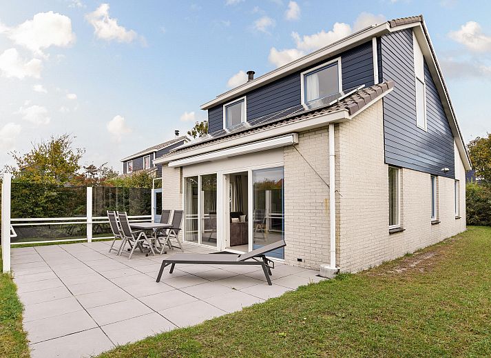 Gezellige woonkamer van Beach Park Texel 4-persoons villa 4L1 in De Koog, Texel met comfortabele zitruimte.