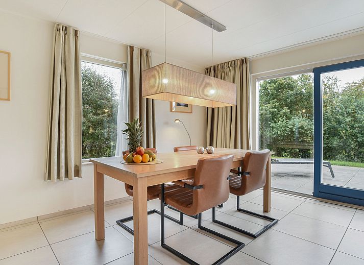 Gezellige woonkamer van Beach Park Texel 4-persoons villa 4L1 in De Koog, Texel met comfortabele zitruimte.