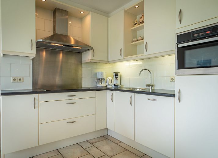 Charmante entree van Villa 6 personen in De Koog Texel, omgeven door natuur op de Waddeneilanden.