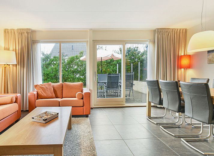 Beach Park Texel 6-persoons villa in De Koog met zonnig terras en uitzicht op de natuur.