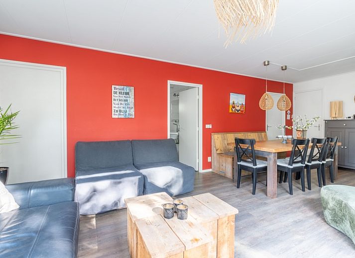 Der Bungalowpark De Nagtegaal in De Koog, Texel, bietet einen grossen Garten im Bungalow De Nagtegaal 21 mit einer Terrasse und viel Gruen.