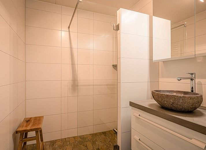 Moderne lounge met uitzicht op de kust in Appartement Juliana 102 Zeezicht, De Koog, Texel.