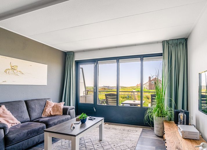 Living room of Apartment Juliana 094 Island and Sea View in De Koog, Texel with sea view and comfortable seating area.