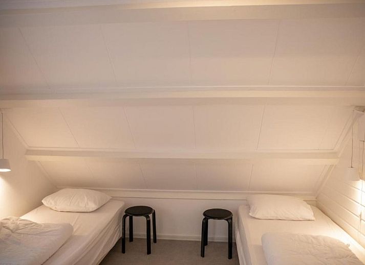 Stilvolle Sitzecke im Apartment 4 Personen, De Koog, Texel, mit viel natuerlichem Licht und modernem Design.