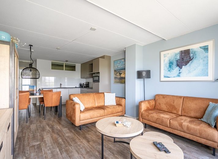 Woonkamer van Appartement Juliana 096 Eiland en Zeezicht met uitzicht op Texelse natuur in De Koog, Waddeneilanden.