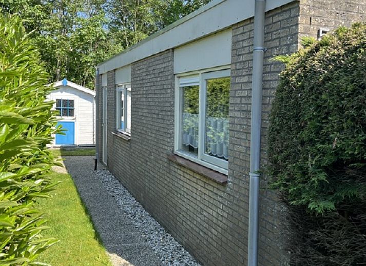 Bungalow 't Luwe Land 5B in De Koog Texel met zonnige tuin en terras voor ontspanning op de Waddeneilanden.