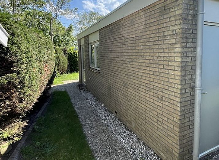 Bungalow 't Luwe Land 5B in De Koog Texel met zonnige tuin en terras voor ontspanning op de Waddeneilanden.