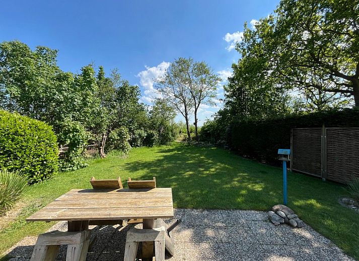 Vakantiehuis Bungalow 't Luwe Land 5B in De Koog Texel met groene tuin en buitenruimte op de Waddeneilanden.