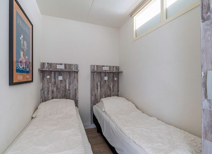 Lichte woonkamer van Appartement Juliana 138 Eiland en Zeezicht in De Koog, Texel met comfortabele zithoek en uitzicht.