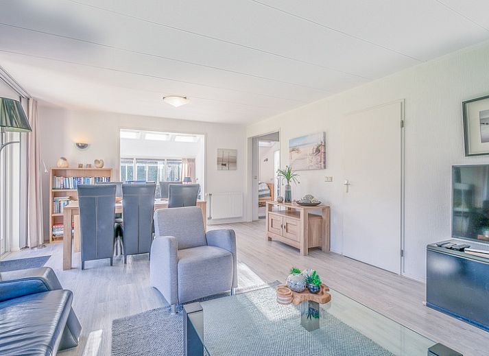 Vakantiehuis Kamperfoelie 83 met sauna in De Koog Texel, ruime tuin en terras voor ontspanning.