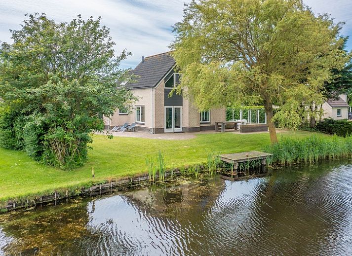 Vakantiehuis Kamperfoelie 47 in De Koog Texel met prachtig uitzicht op de tuin en vijver.