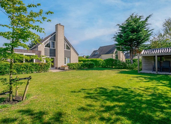 Vakantiehuis Kamperfoelie 93 in De Koog, Texel met ruime tuin en sauna, ideaal voor ontspanning op de Waddeneilanden.