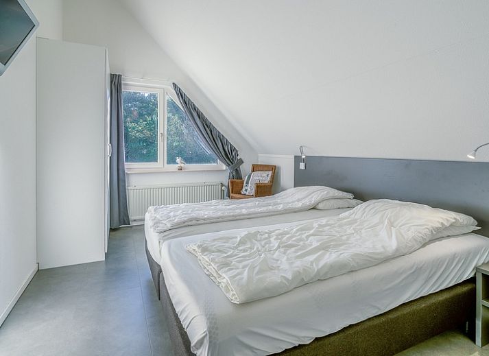 Stijlvolle woonkamer van Vakantiehuis Kamperfoelie 93 in De Koog, Texel, met comfortabele zitruimte op de Waddeneilanden.