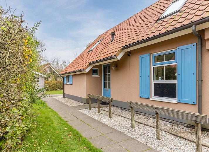 T6AB Komfort-Bungalow in De Koog, Texel mit grossem Garten und Terrasse, ideal fuer einen entspannten Aufenthalt auf den Watteninseln.