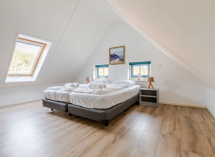 Praktische Waschkueche im Bungalow T6AB Comfort, De Koog, Texel, mit moderner Waschmaschine und Trockner fuer optimalen Urlaubskomfort.