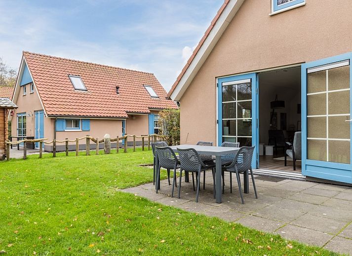 Praktische Waschkueche im Bungalow T6AB Comfort, De Koog, Texel, mit moderner Waschmaschine und Trockner fuer optimalen Urlaubskomfort.