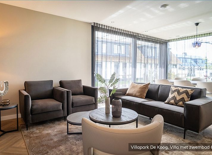 Private Sauna und moderne Dusche in luxurioeser Familienvilla mit Schwimmbad, De Koog Texel. Perfekt fuer die ultimative Entspannung.