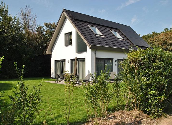 Modernes Ferienhaus 37 - 14 Lepelaar in De Koog, Texel mit gruenem Garten und Terrasse.