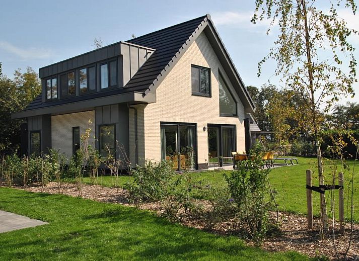 Modernes Ferienhaus 37 - 14 Lepelaar in De Koog, Texel mit gruenem Garten und Terrasse.